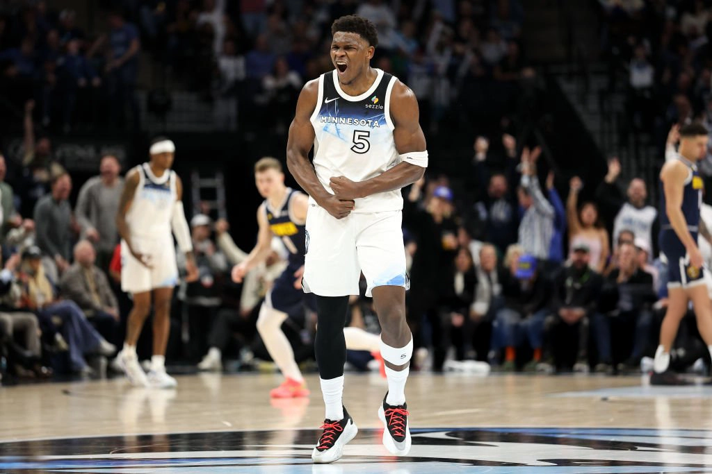 Anthony Edwards bat le record de franchise à trois points dans la victoire face aux Denver Nuggets