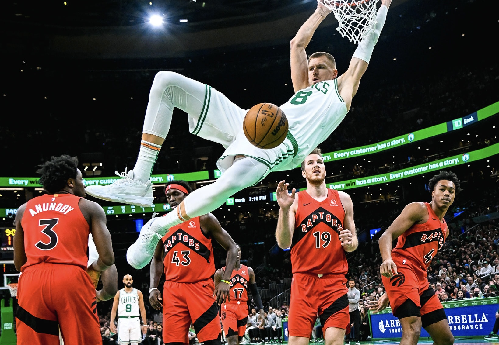 boston-encore-une-fois-dominant-face-aux-raptors.jpg