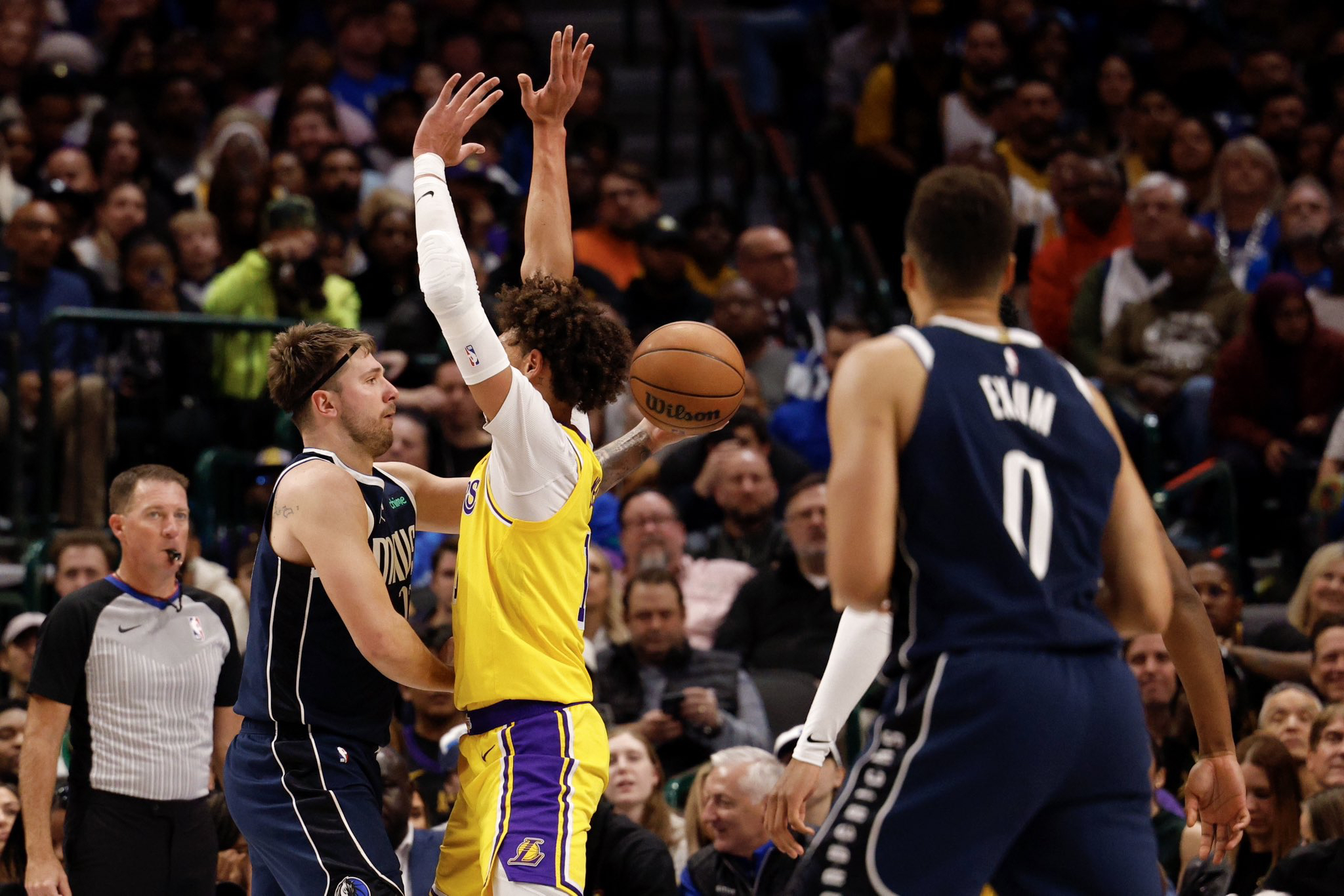 dallas-s-impose-face-aux-lakers-grace-a-une-performance-collective-exceptionnelle.jpg