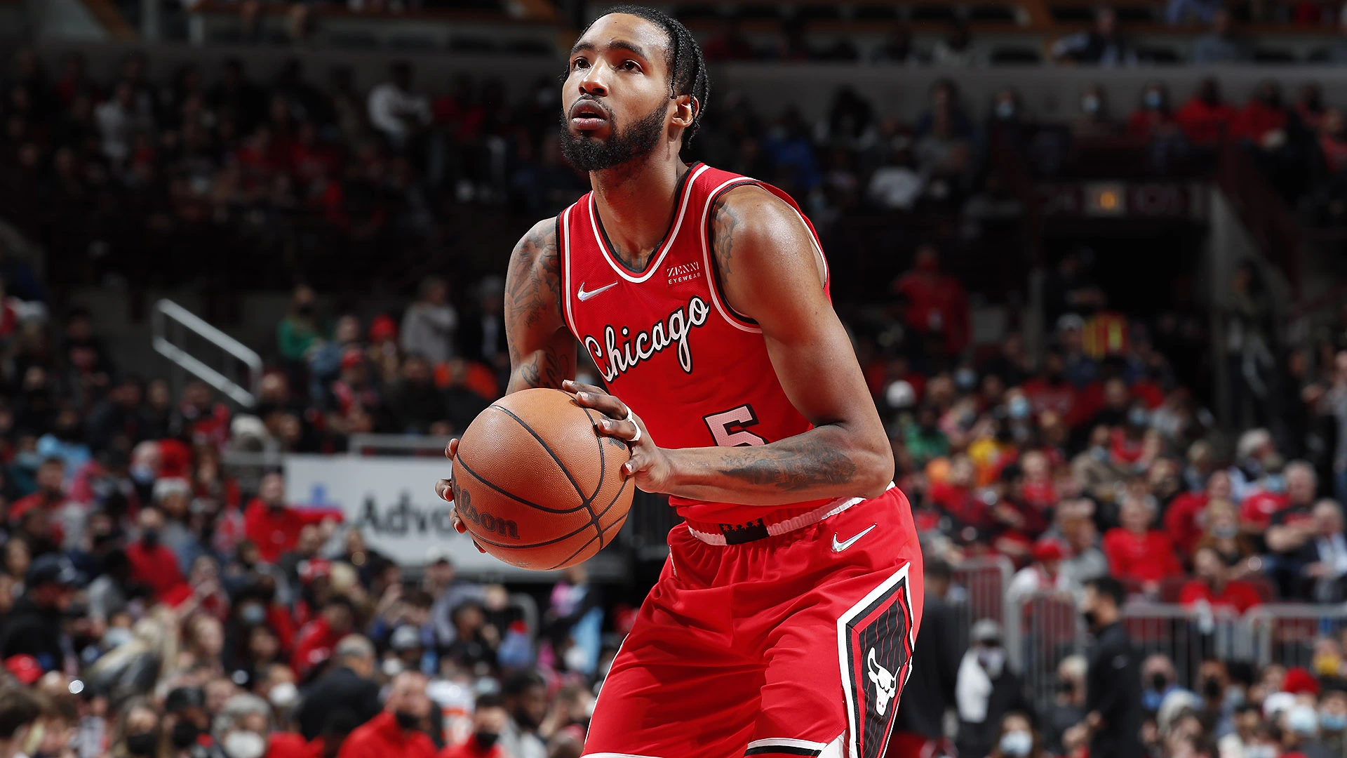 derrick-jones-jr-s-engage-un-an-avec-les-dallas-mavericks.webp