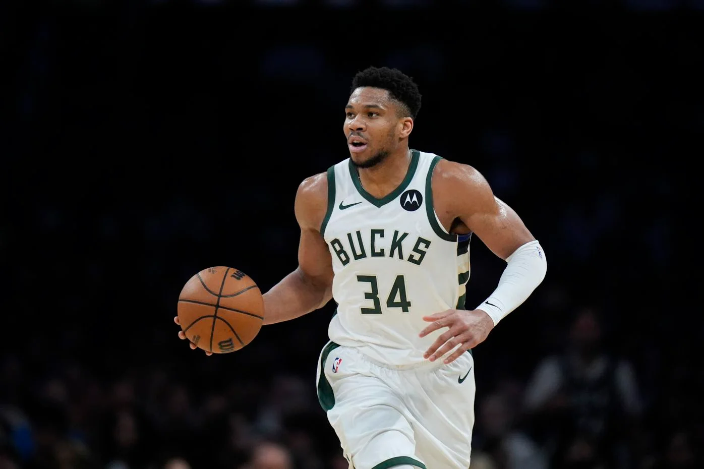 giannis-antetokounmpo-veut-participer-aux-jo-de-paris-2024-avec-la-grece.webp