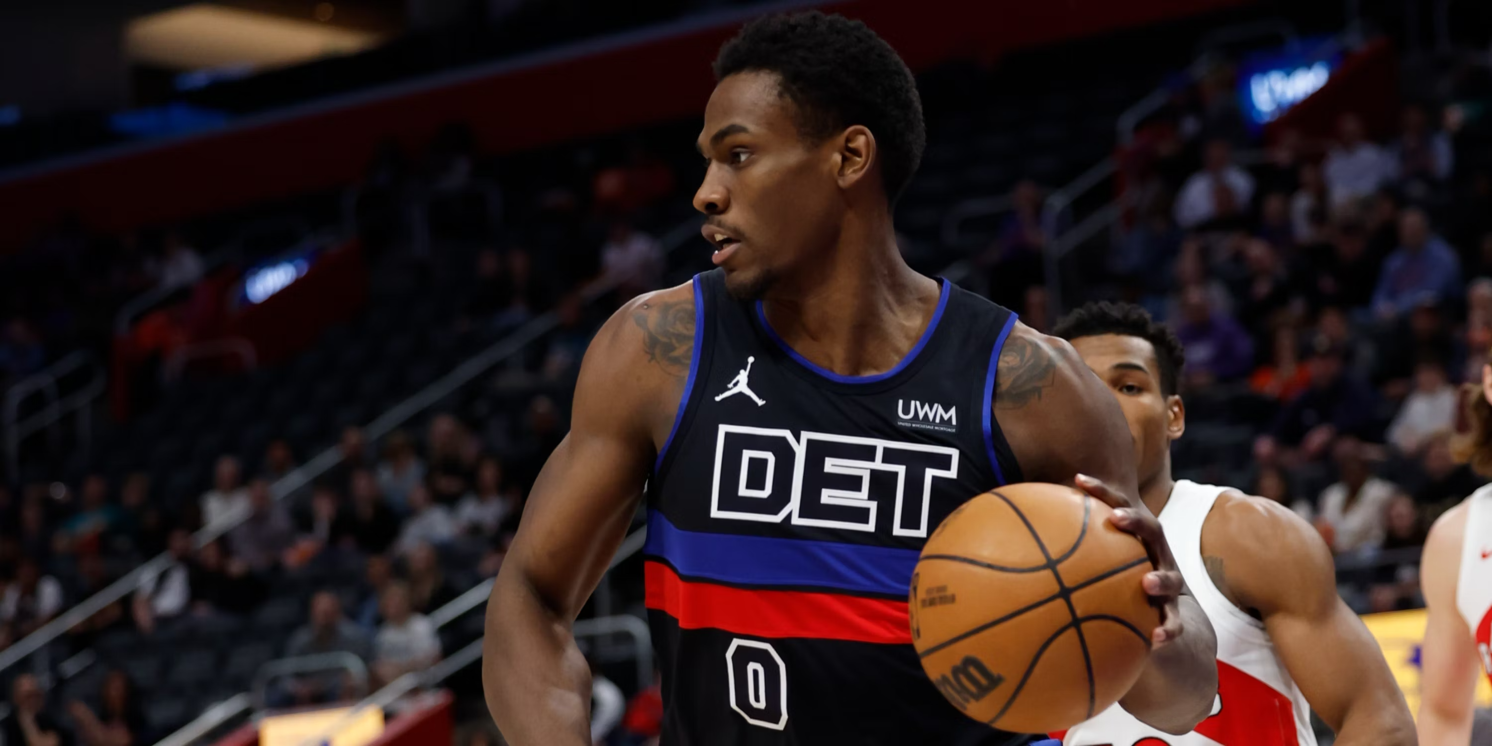 jalen-duren-est-entre-dans-un-cercle-ferme-en-nba-la-nuit-derniere.webp