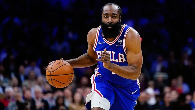 james-harden-n-aurait-pas-l-intention-de-prendre-part-au-camp-d-entrainement-avec-les-76ers.webp