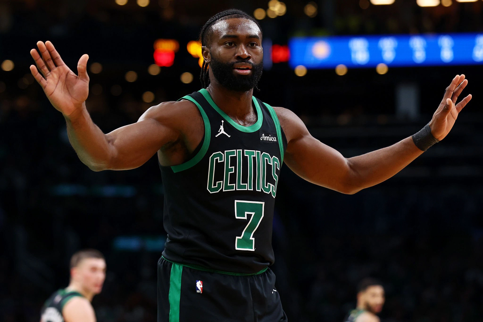 jaylen-brown-brille-et-les-celtics-ecrasent-les-pacers.webp