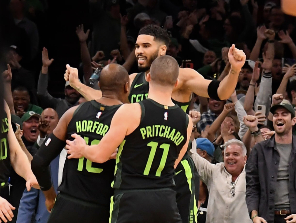 jayson-tatum-defait-toronto-au-buzzer-et-offre-la-victoire-aux-celtics-en-prolongation.webp