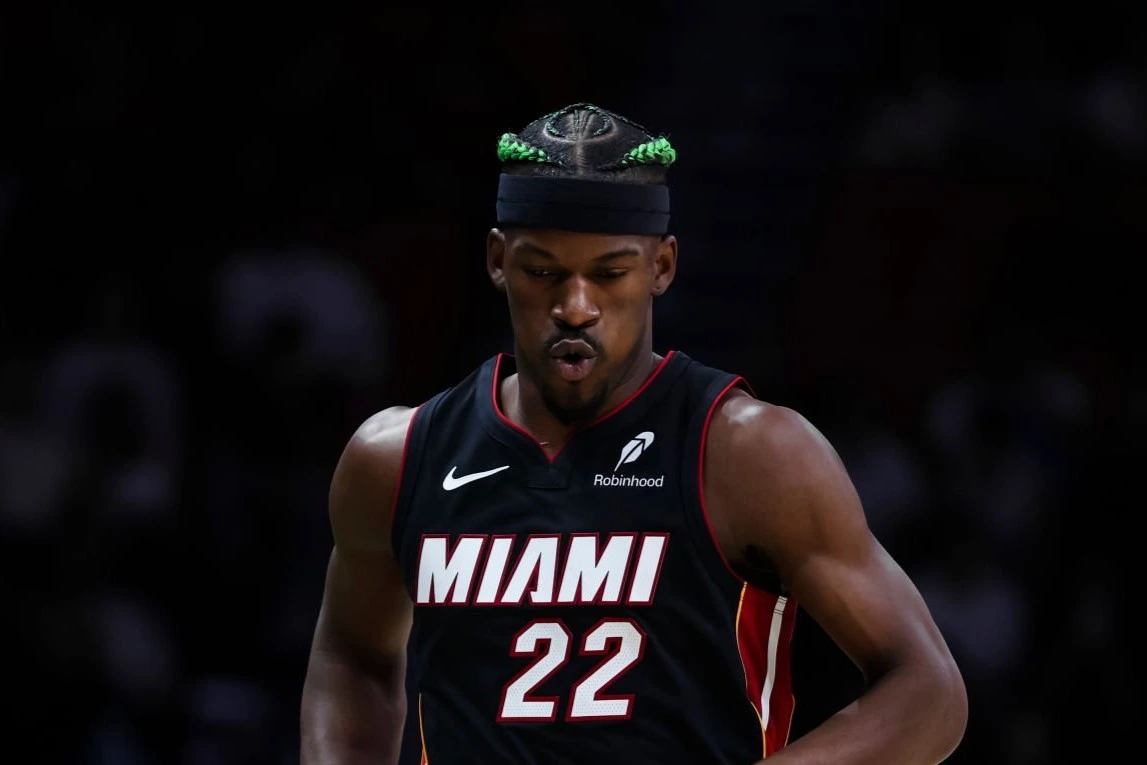 jimmy-butler-pret-a-quitter-le-miami-heat-je-veux-retrouver-la-joie-de-jouer.webp