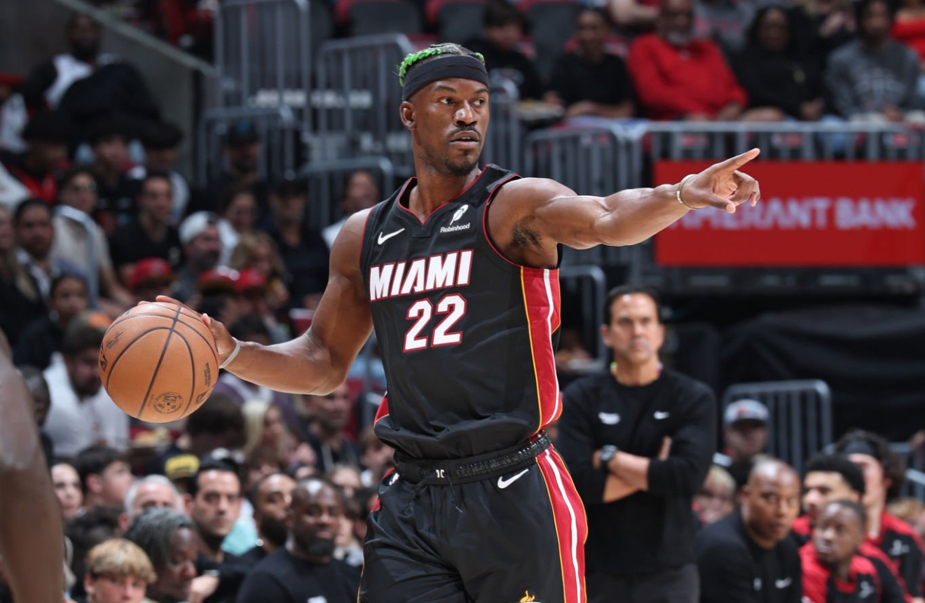 jimmy-butler-suspendu-7-matchs-par-le-heat.webp