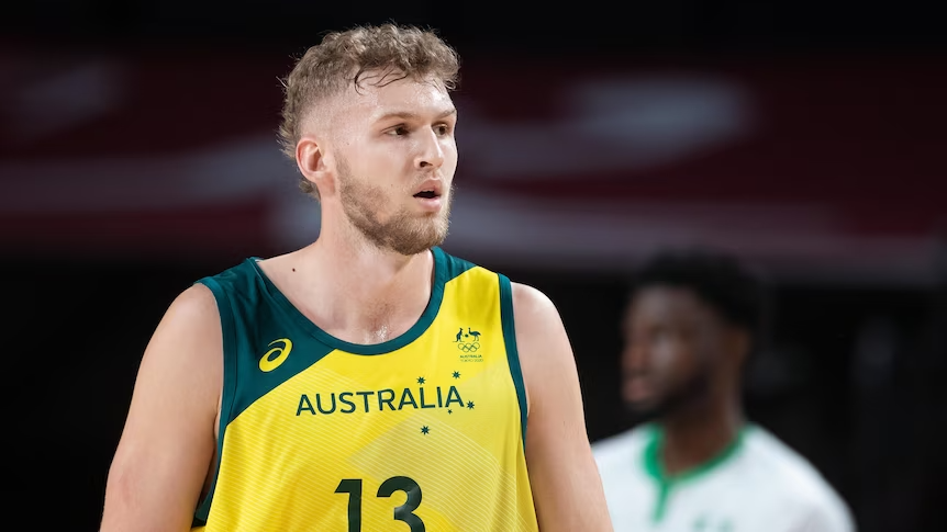 jock-landale-est-incertain-avec-l-australie-pour-la-coupe-du-monde-fiba.webp