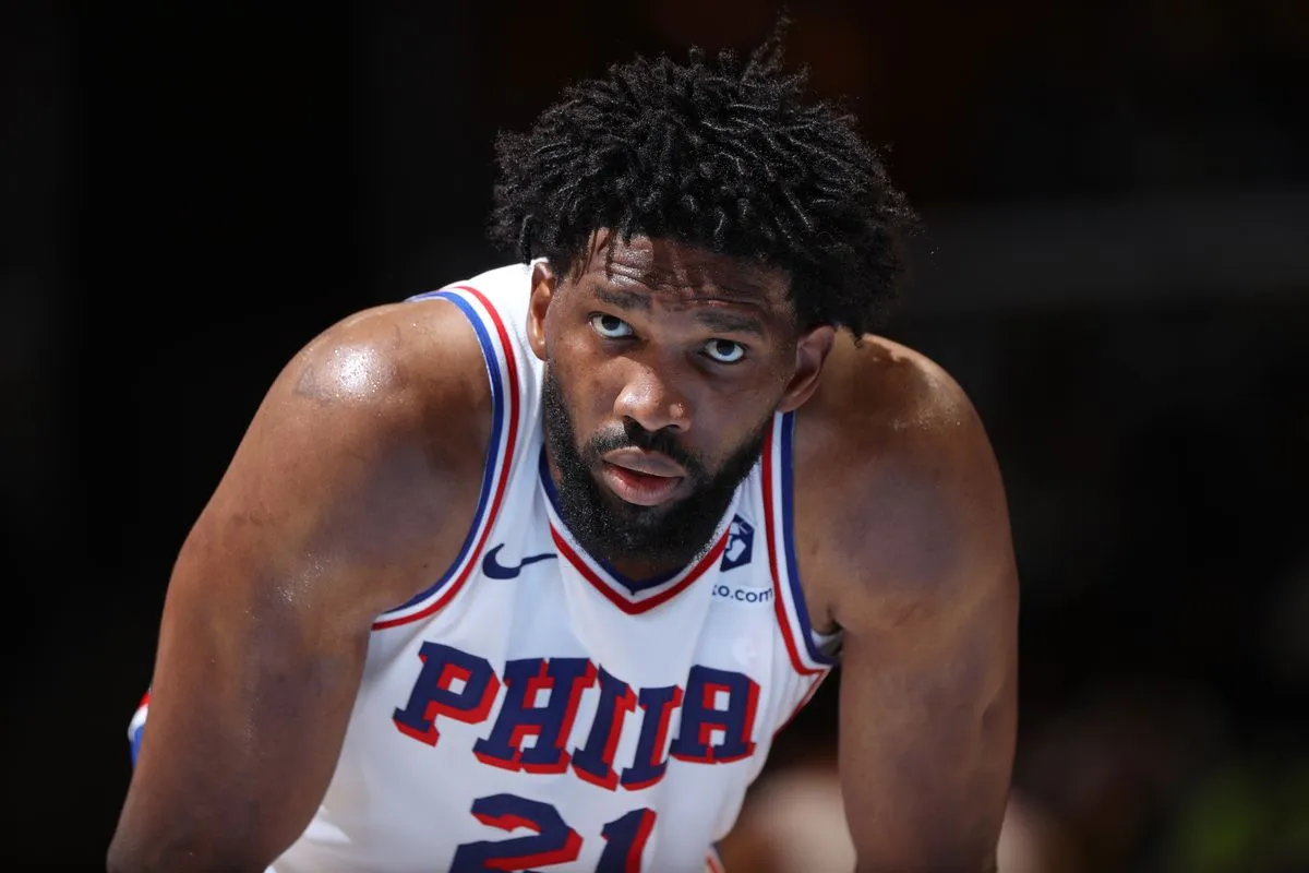 joel-embiid-out-pour-deux-matchs-supplementaires-avec-philadelphie.webp