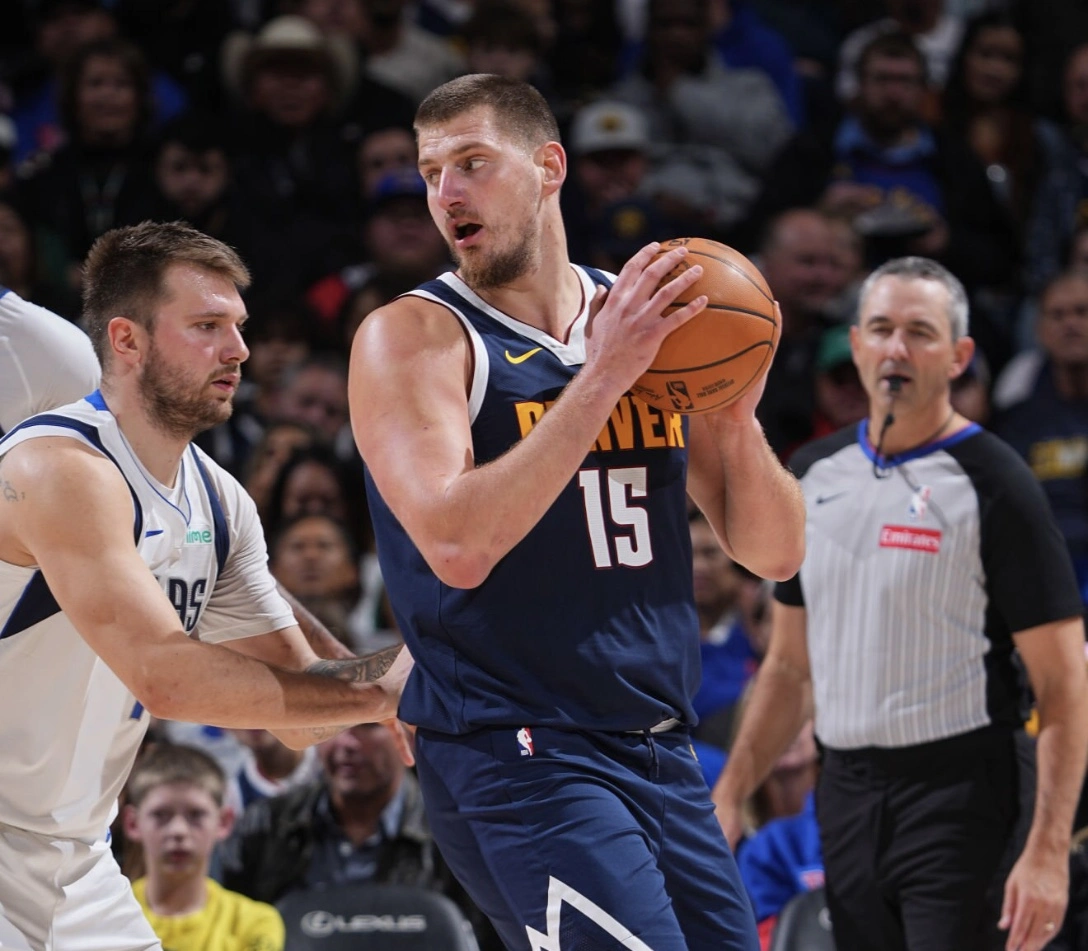 jokic-irving-un-duel-stratospherique-michael-porter-jr-sauve-les-nuggets.webp