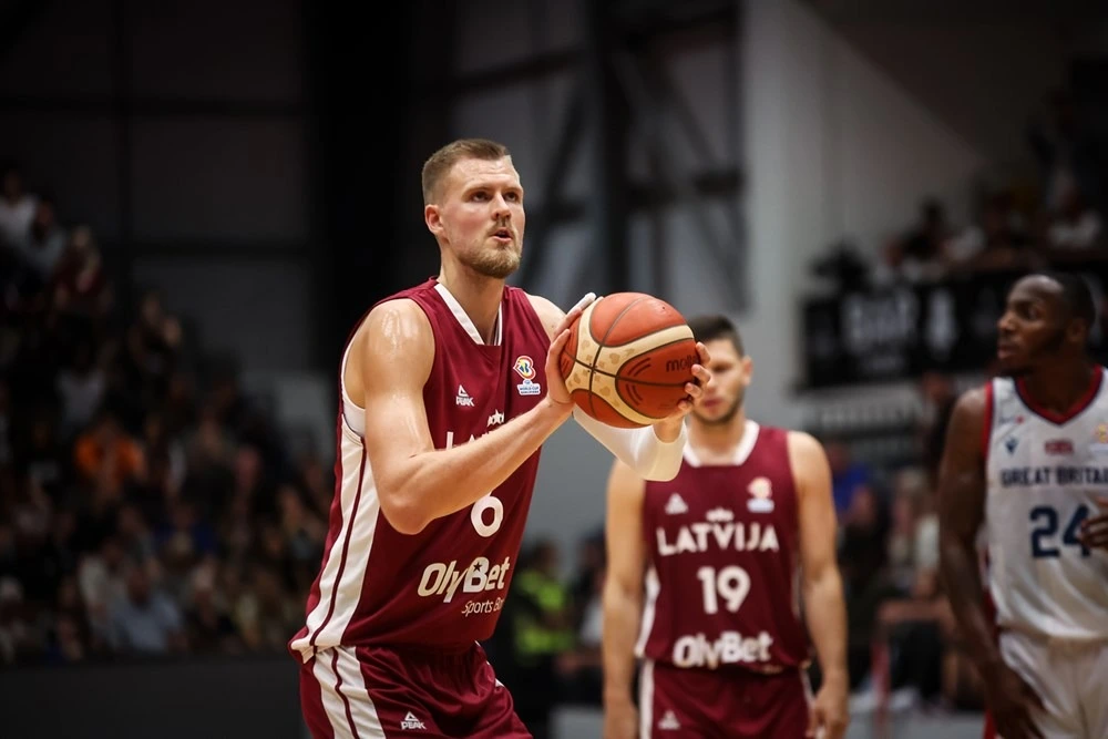 kristaps-porzingis-officiellement-forfait-pour-la-coupe-du-monde-fiba-avec-la-lettonie.webp