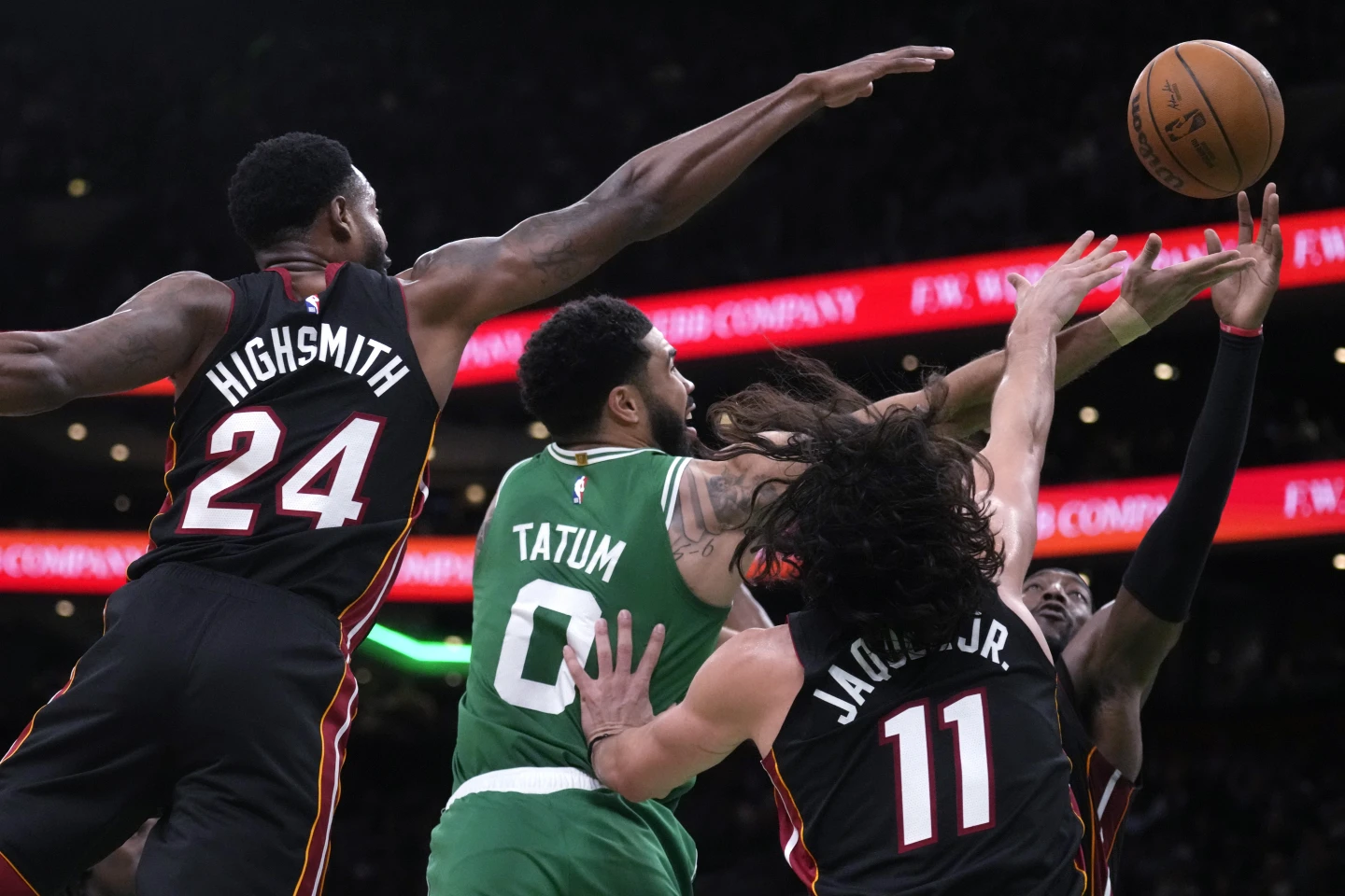 le-heat-cree-la-surprise-face-aux-celtics-et-egalise-dans-la-serie.webp