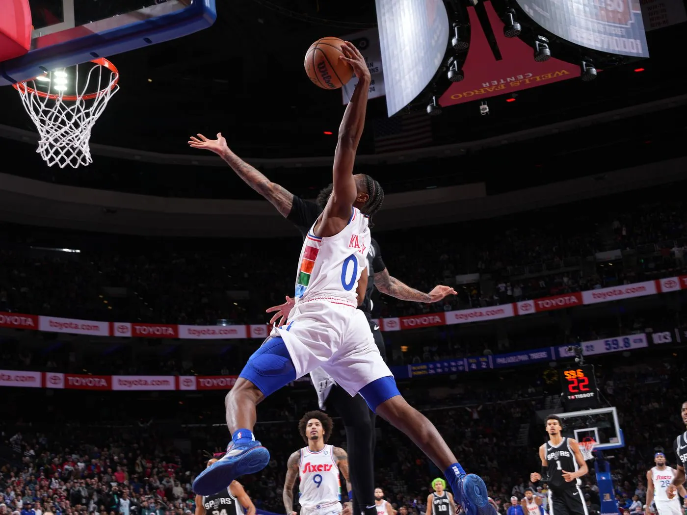 le-highlight-de-cette-nuit-en-nba-tyrese-maxey-avec-le-dunk-le-plus-clutch-de-cette-saison-video.webp