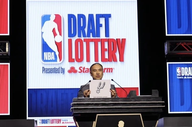 Les 4 gros coups à surveiller lors de la loterie NBA 2025 !