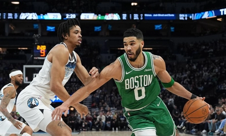 les-celtics-battent-les-timberwolves-dans-un-match-sous-tension.webp