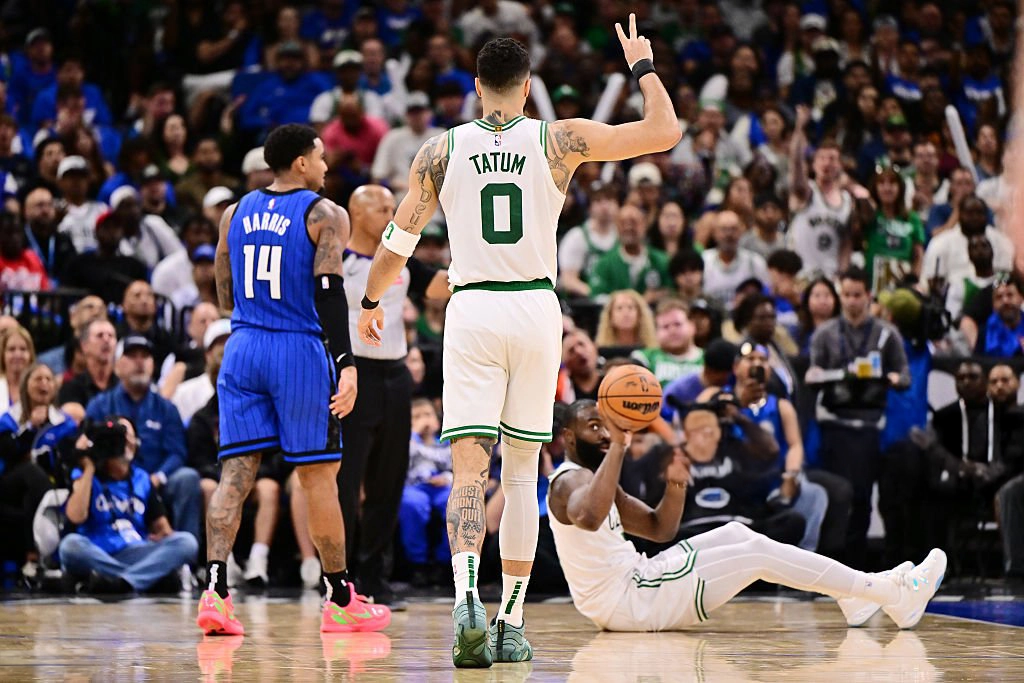 les-celtics-eliminent-le-magic-tatum-patron-de-la-serie.webp