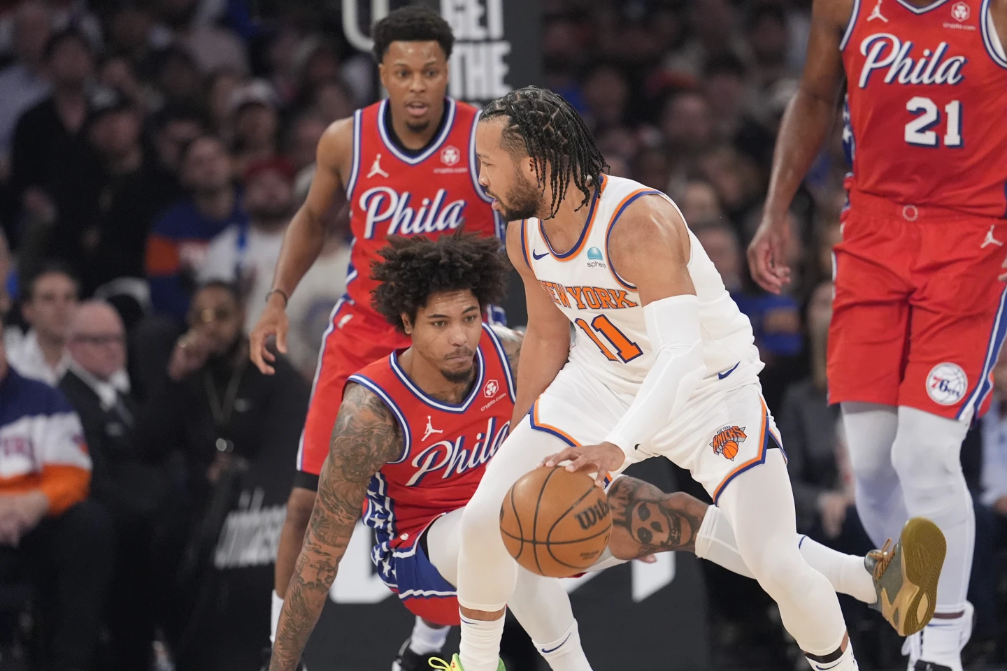 les-knicks-remportent-le-premier-match-face-a-joel-embiid-et-ses-sixers.webp