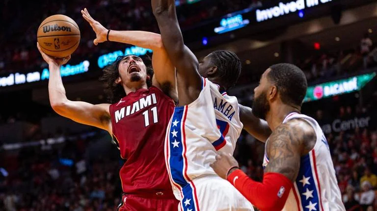 miami-remporte-son-christmas-day-game-grace-a-un-rookie-en-feu.webp