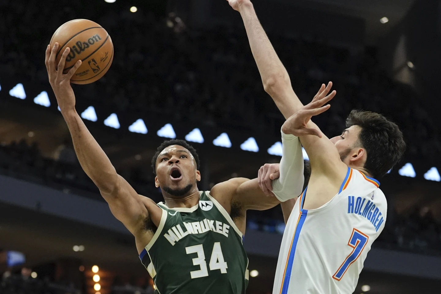 milwaukee-corrige-le-thunder-derriere-un-giannis-antetokounmpo-monstrueux.webp