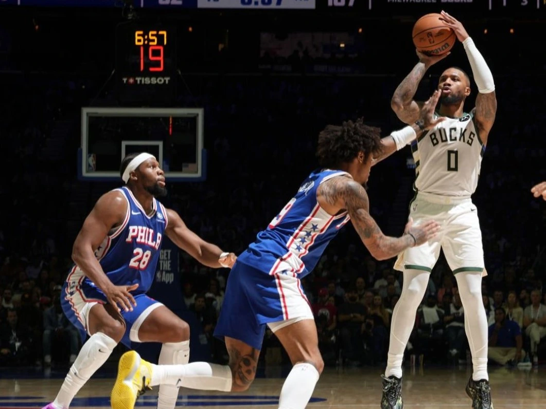 milwaukee-demarre-fort-contre-les-76ers-avec-une-performance-collective-de-haut-niveau.webp