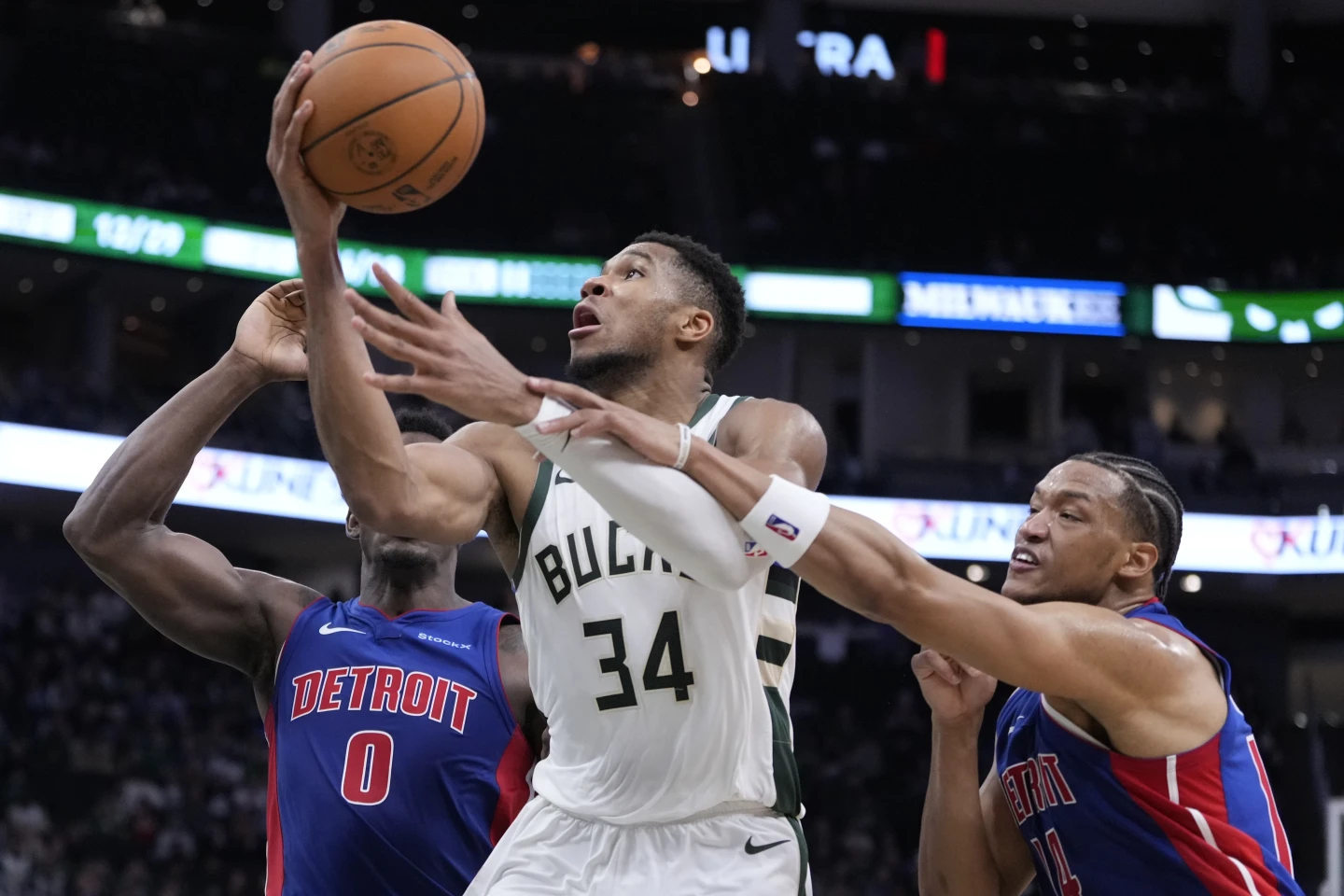 Milwaukee s'en sort très bien face à Detroit