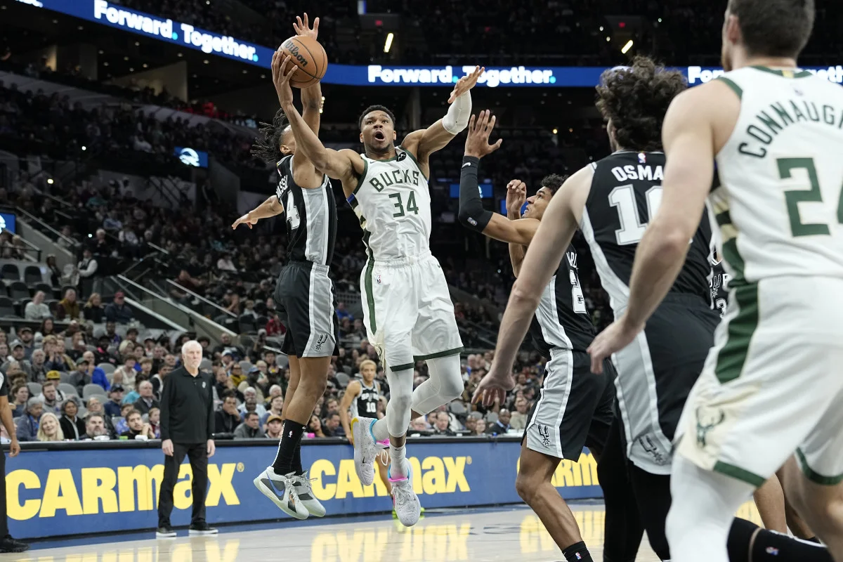 milwaukee-se-defait-difficilement-de-san-antonio-grace-a-un-giannis-antetokounmpo-en-feu.webp