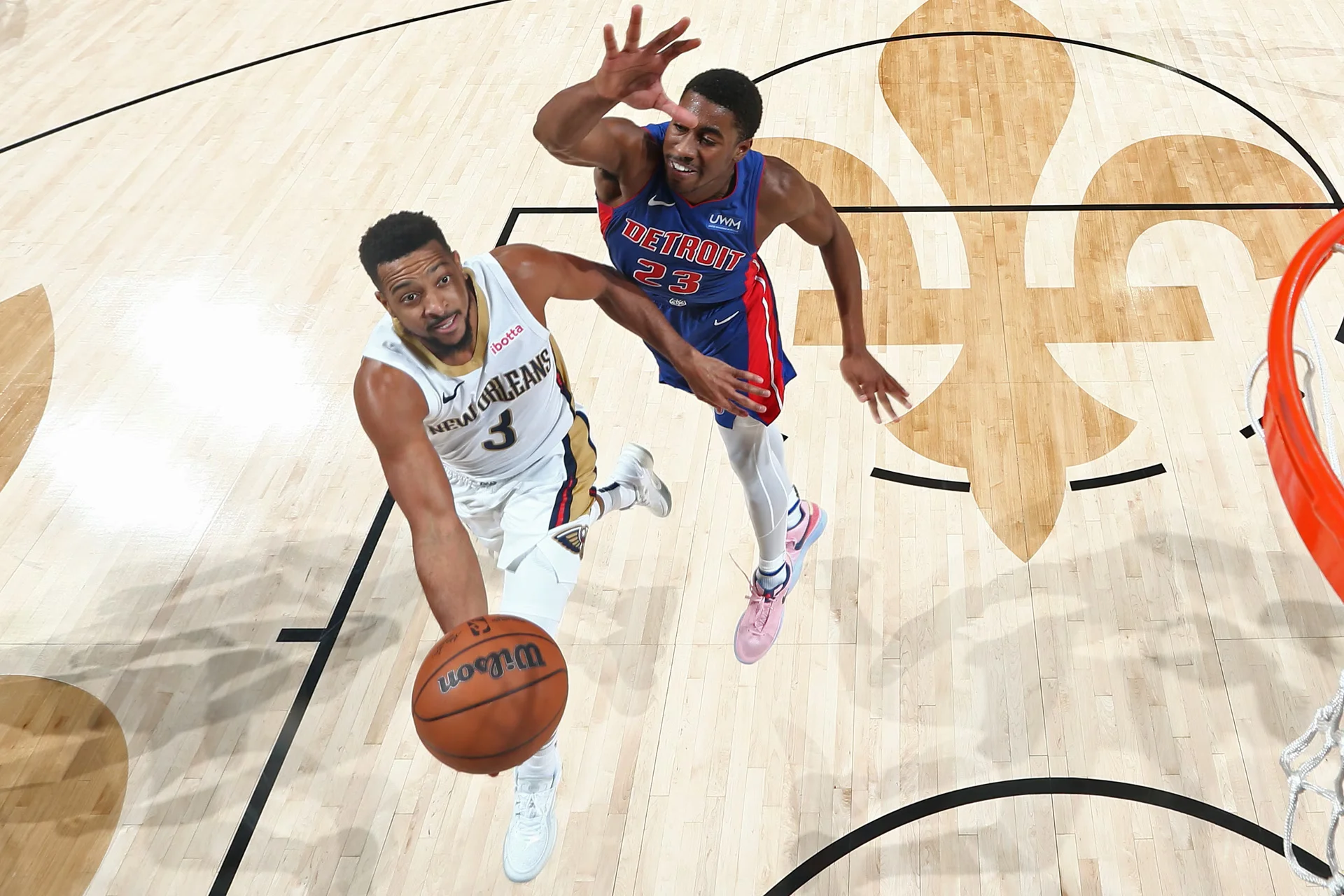 pistons-vs-pelicans-cj-mccollum-porte-la-nouvelle-orleans.webp