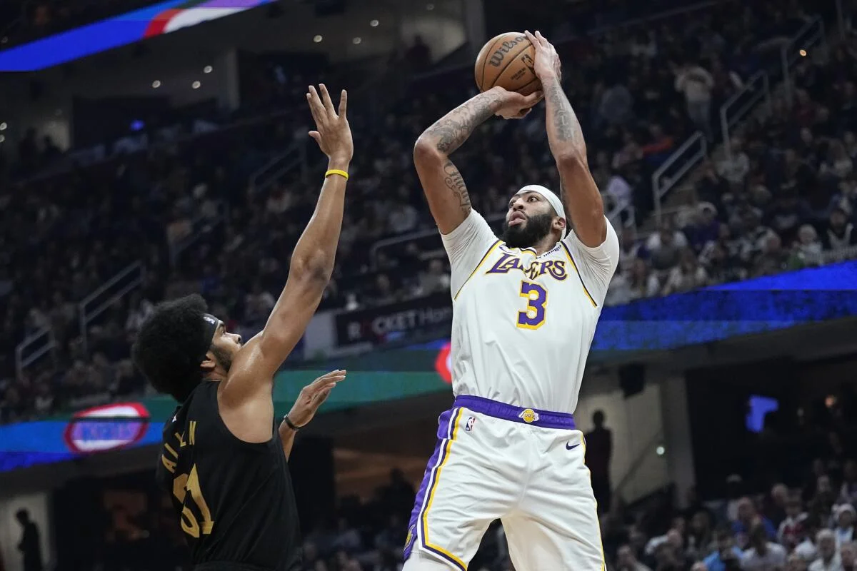 retour-gagnant-pour-lebron-james-grace-a-un-anthony-davis-de-gala.webp