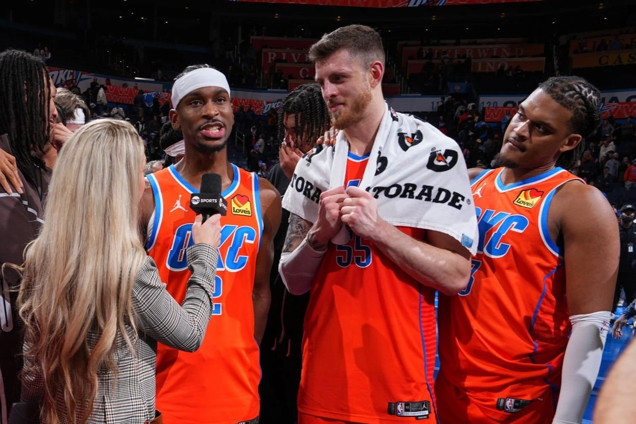 shai-gilgeous-alexander-qualifie-le-thunder-en-demi-finale-de-la-nba-cup-avec-39-points.webp