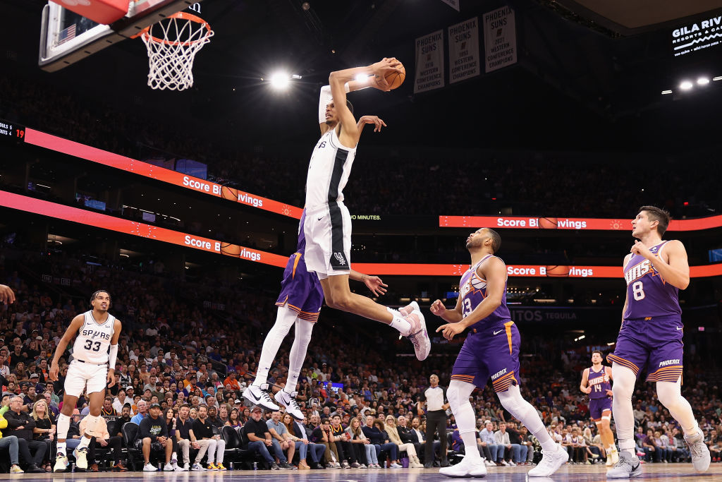 spurs-vs-suns-wembanyama-avec-un-record.jpg