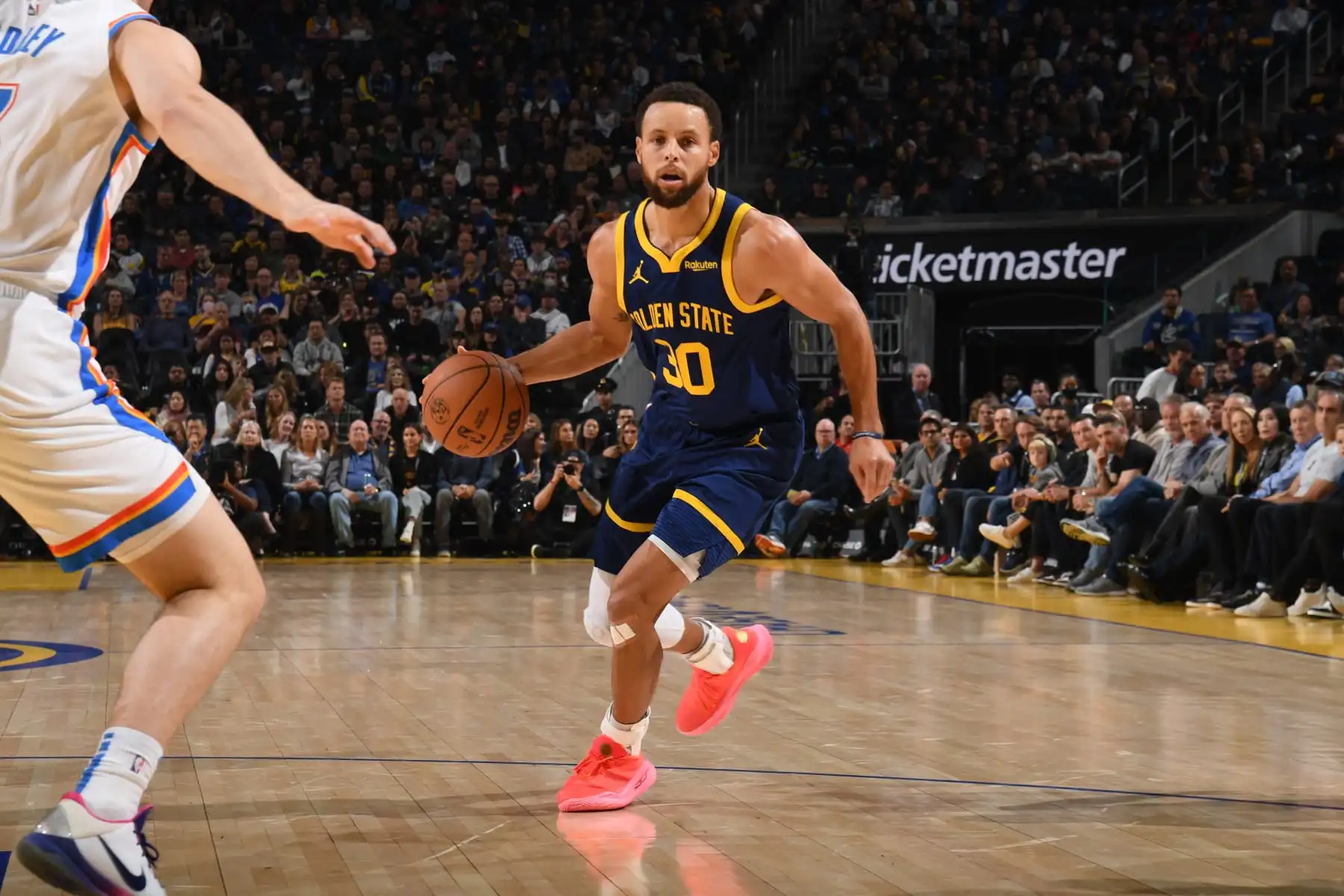 stephen-curry-tire-la-sonnette-d-alarme-apres-6-defaites-consecutives-des-warriors.webp