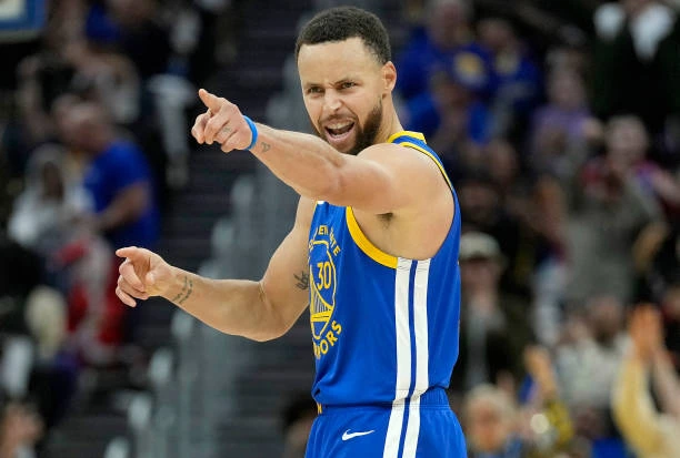 stephen-curry-trouve-les-warriors-tres-moyens-apres-la-defaite-face-aux-cavaliers.webp