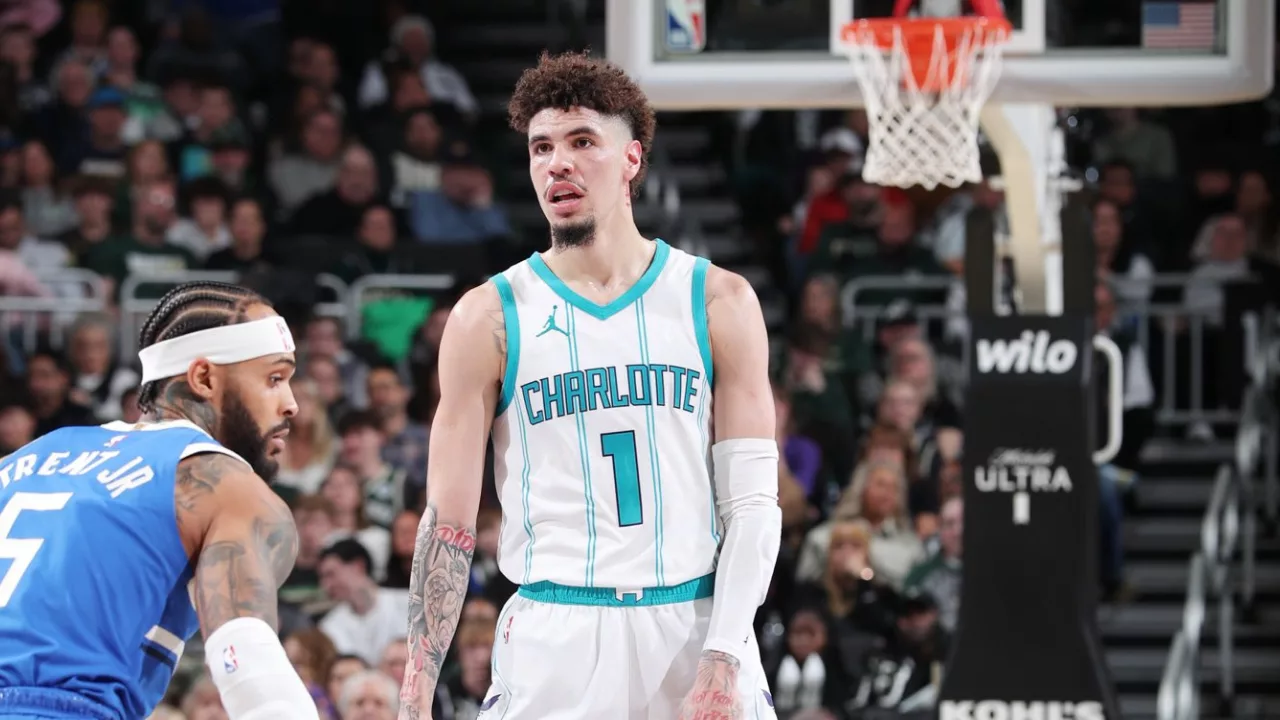 terrible-coup-dur-pour-les-hornets-lamelo-ball-absent-au-moins-deux-semaines.webp