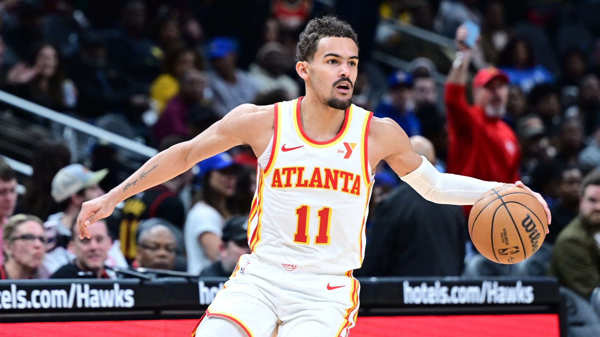 trae-young-et-ses-interieurs-s-imposent-face-a-steph-curry.webp