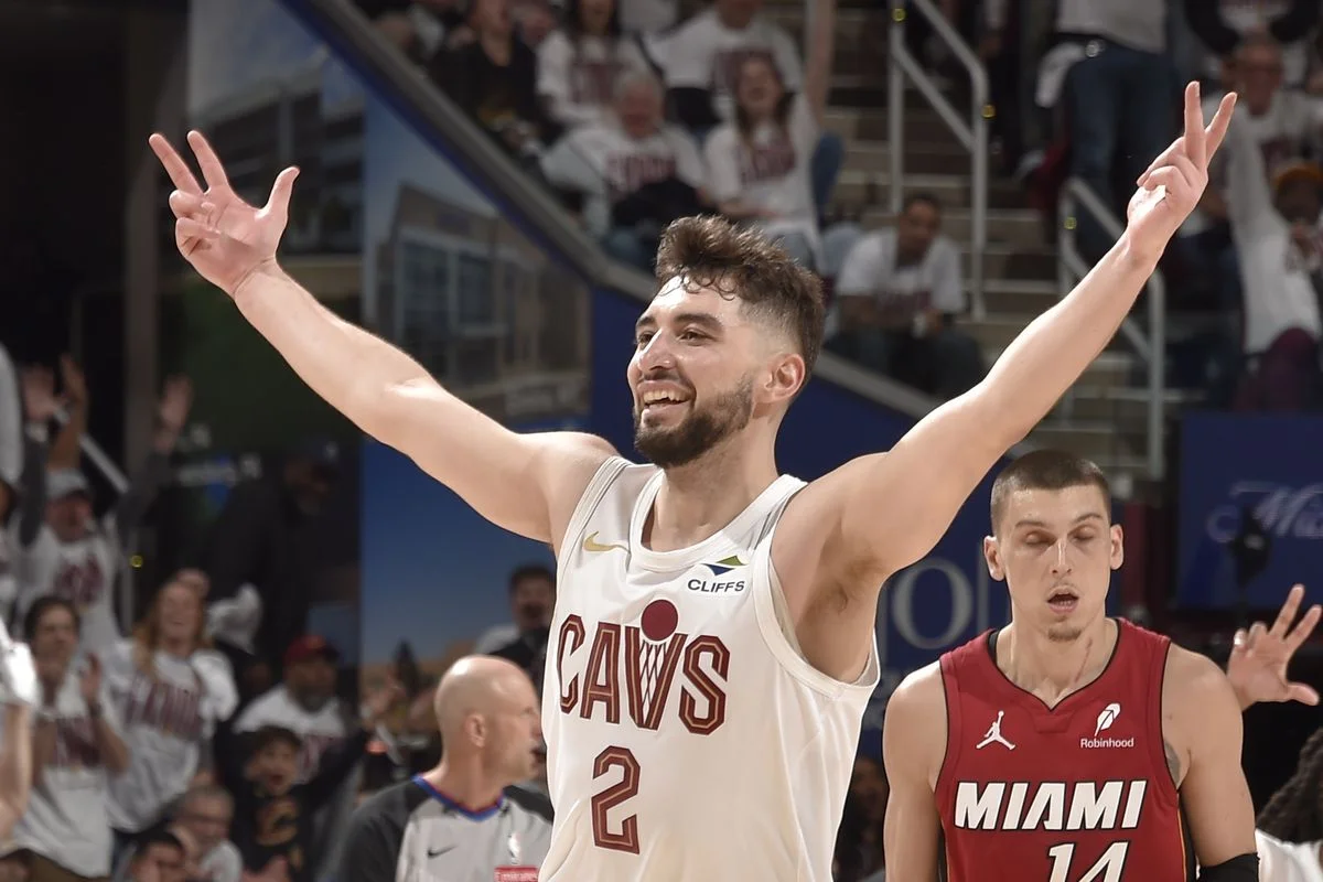 ty-jerome-et-donovan-mitchell-le-duo-infernal-des-cleveland-cavaliers.webp